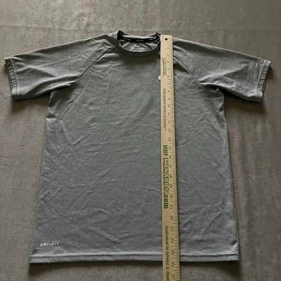 Nike Swim Dri-Fit Shirt UPF 40+ Men Small Gray Training Sports NESSA586-001 - Picture 6 of 6